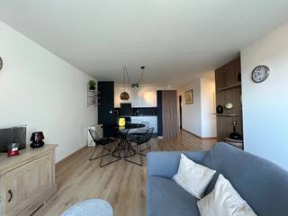 Res. Soren Larsen.<br />Dit gemeubelde appartement met terras is gelegen in de Tijdokstraat.<br />Prachtig appartement bestaande uit een inkomhal met grote berging, een ruime woonkamer met toegang tot het terras, een eetruimte met open keuken, één slaapkamer, een apart toilet, een wasruimte met aansluiting voor een wasmachine en een badkamer met ligbad. Perfect instapklaar en gezellig appartement, vlakbij de jachthaven in Zeebrugge.<br />Provisie gemeenschappelijke kosten 60 euro per maand.<br />GA501.