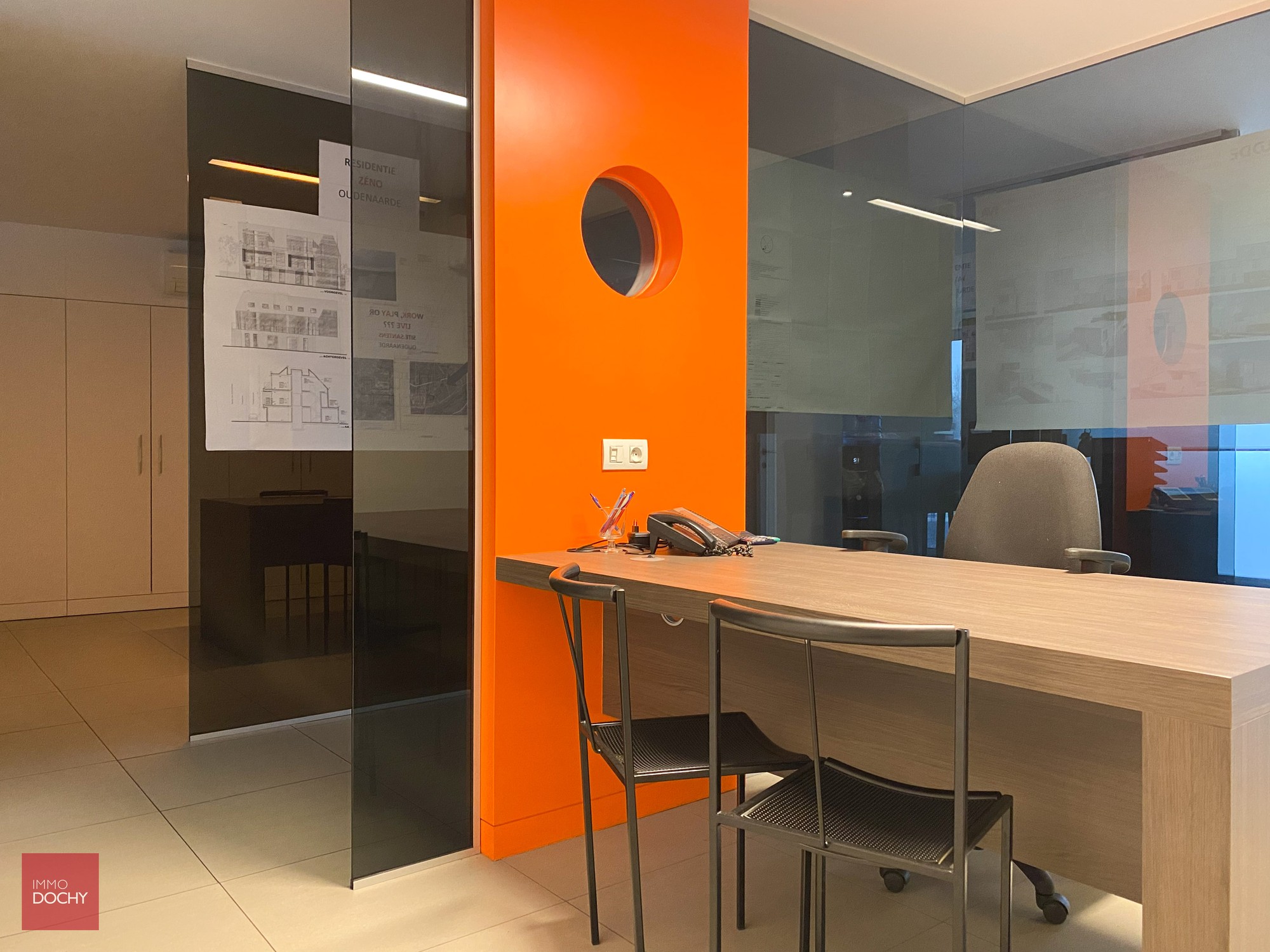 Heel goed gelegen handelspand / instapklare kantoren met private parking | Beverestraat - foto 3