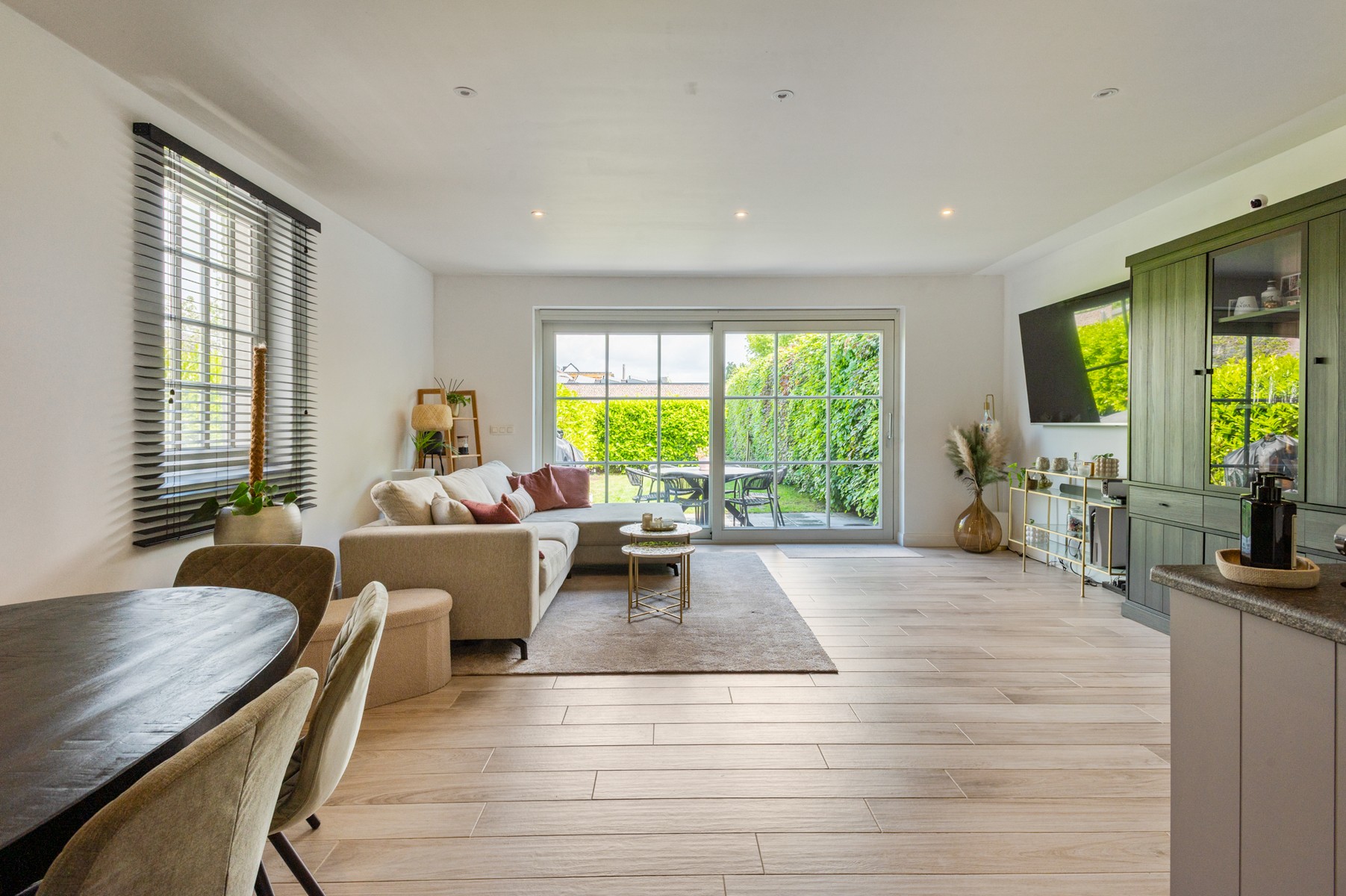 Goed gelegen gelijkvloers appartement met 1 slaapkamer, tuin en garage - foto 5