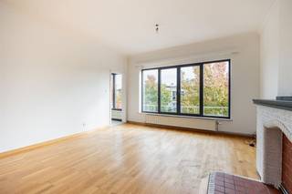 <p><span> </span></p><p><span>Looking for a spacious, bright apartment in a quiet neighborhood, close to green spaces? Then you’ve come to the right place! This lovely apartment on the second and top floor features a large living area, two full-sized bedrooms, continuous hardwood floors, and a small terrace overlooking the green gardens out back. And all of this in a small-scale building with no common area fees, within walking distance of Te Boelaer Park.</span></p><p><span> </span></p><h3><span>Plenty of light, warm hardwood floors, and a cozy fireplace</span></h3><p><span>Via the shared staircase, you reach the second—and top—floor of this building, which has only three apartments. You enter the spacious entryway, which has room for a coat closet. The warm hardwood floors flow beautifully into the living area and the bedrooms.</span></p><p><span>The living room, approximately 30 m², is a lovely, bright space thanks to the large windows with black frames. There’s more than enough room here for a cozy sitting area and a large dining table. The white-painted decorative fireplace with a black mantelpiece adds extra character and warmth.</span></p><p><span>Adjacent to this is the separate 9 m² kitchen, featuring a light-colored tile floor, white kitchen cabinets, and a gray countertop. It’s equipped with a gas stove, range hood, oven, double sink, and plenty of storage space. There’s also space for a dishwasher and a hookup for your washing machine. Thanks to the large window, plenty of natural light floods in here as well.</span></p><p><span> </span></p><h3><span>Two bedrooms and a small terrace surrounded by greenery</span></h3><p><span>From the entryway, you’ll find the two bedrooms, both featuring the same warm hardwood floors. The largest room, measuring 17.5 m², is located on the quiet back side and offers plenty of space for a double bed and a large closet.  The second bedroom, also on the quiet back side, is ideal as a children’s room, guest room, or home office. An extra nice touch: from here, you step right out onto the covered patio. With a small table, two chairs, and a few plants, you can turn it into a cozy outdoor spot with a view of the neighbors’ green gardens. There’s also a small, handy outdoor storage shed here.</span></p><p><span>The fully tiled bathroom is practically laid out with a shower stall, sink, mirror with lighting, and toilet.</span></p><p><span>Have some items you don’t need every day? You can easily store them in the dry, private basement.</span></p><p><span> </span></p><h3><span>Peaceful living with parks and shops nearby</span></h3><p><span>You’ll be living here on Berchemlei, in a pleasant, residential neighborhood in Borgerhout, home to many young families. The popular Te Boelaer Park is just a stone’s throw away, as is the beautiful Rivierenhof. Ideal for a walk, a jog, or simply relaxing in the greenery.</span></p><p><span>You won’t have to go far for your daily groceries, as shops and supermarkets are right nearby. You’re also well-connected here: trams and buses are easily accessible, there’s a Velo station just 300 meters away, and with the Ring and the Singel nearby, you can get into or out of the city in no time.</span></p><h3><span>Highlights</span></h3><p><span>second and top floor; small-scale building (3 units); no common area fees; plenty of natural light; covered patio with a view of greenery; basement storage; double-glazed PVC windows; favorable EPC rating; quiet residential neighborhood; Te Boelaerpark and Rivierenhof nearby</span></p><p><span> </span></p><p><span> </span></p>