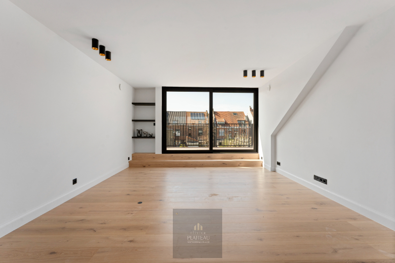 A luxurious, 106m² penthouse flat, ready to move into, with a parking space in a prime location near Nieuwpoort’s market square. - photo 3