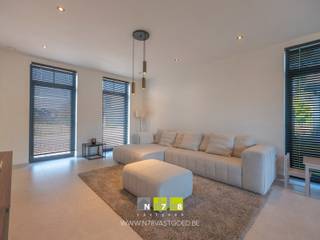 <span><strong>VRIJSTAANDE NIEUWBOUWWONING MET 3 SLAAPKAMERS OP EEN PERCEEL VAN 5A 43CA TE NEEROETEREN<br /><br />TROEVEN<br /></strong>- Instapklare nieuwbouwwoning.<br />- Gelegen in een rustige en kindvriendelijke woonwijk nabij het centrum van Neeroeteren.<br />- EPC-label A: energiezuinige woning!<br />- Vergunning voor het bouwen van een carport aan de rechter zijgevel van de woning.<br />- <span>Moderne keuken met eiland en apparatuur.<br /></span></span><span><span></span>- Woning afgewerkt in hoogwaardige en kwalitatieve materialen (binnendeuren, keuken, inbouwkasten, ...).<br />- Zonnepanelen aanwezig.<br />- Omheinde tuin met terras en tuinberging.<strong><br /><br />GELIJKVLOERS 00 (63,96 m²)<br /></strong>- Inkomhal (2,94 m x 1,00 m = 2,94 m²): toegang tot het gastentoilet en de woonkamer, aluminium binnendeur, trap naar eerste verdieping, tegelvloer.<br />- Woonkamer (4,12 m x 9,50 m = 39,14 m²): open leefruimte voorzien van inbouwkasten en verbonden met de keuken + eetkamer, schuifraam naar terras/tuin, tegelvoer.</span><br /><span>- Keuken (3,08 m x 3,50 m = 10,78 m²): keukenwand (onder- en bovenkasten, koelkast, vaatwasser, combi-oven en spoelbak), keukeneiland (inductiekookplaat, dampkap, werkblad, onderkasten), tegelvloer.</span><br /><span>- Gastentoilet (1,00 m x 1,80 m = 1,80 m²): hangtoilet, spoelbakje, tegelvloer.</span><br /><span>- Berging (3,02 m x 3,08 m = 9,30 m²): inbouwkasten, aansluiting voor wasmachine en droogkast, spoelbak, tegelvloer.</span><br /><br /><br /><span><strong>VERDIEPING</strong> <strong>+01 (62,37 m²)</strong></span><br /><span>- Overloop (12,90 m²): luik naar zolder, toegang tot de 3 slaapkamers en badkamer, steenparket. <br />- Badkamer (2,87 m x 4,12 m = 11,82 m²): ligbad, inloopdouche, badkamermeubel (dubbele lavabo, onderkasten), steenparket.<br />- Slaapkamer 1 (4,12 m x 3,10 m = 12,77 m²): steenparket.<br />- Slaapkamer 2 (3,50 m x 3,61 m = 12,63 m²): steenparket.<br />- Slaapkamer 3 (3,50 m x 3,50 m = 12,25 m²): steenparket.<br />- Kleine bureauruimte: tegelvloer.<br />- Toilet: hangtoilet, spoelbakje, steenparket.<br /><br /><strong>VERDIEPING</strong> <strong>+02 (20,80 m²)</strong><br />- Zolderruimte (7,20 m x 2,89 m = 20,80 m²): gestorte beton.</span><br /><br /><span><strong>EXTERIEUR</strong></span><br /><span>- Omheinde tuin met terrras en tuinberging van 9 m².<br /><br /><strong>14 ZONNEPANELEN</strong><br /><span>- In de verkoopprijs zit het volledige zonnepanelensysteem begrepen (zonnepanelen, omvormer, collectoren e.a. toebehoren).</span><span><br /></span><br />Bekijkt u deze advertentie via een aanverwante vastgoedsite, surf dan zeker naar onze website <strong>www.N78vastgoed.be</strong> voor een uitgebreide beschrijving en foto's. <strong>Meer info: +32 (0)89 86 18 88 of info@N78vastgoed.be.</strong></span>