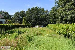 Ce terrain de +- 7are est magnifiquement situé sur la réserve naturelle de Krabos.Le terrain est situé en zone agricole, il n'est donc pas possible...