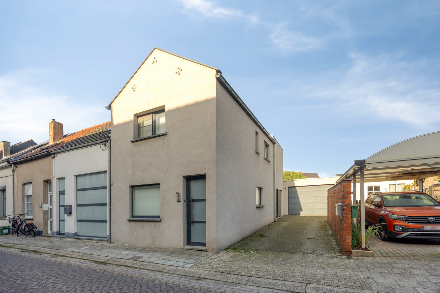 Halfopen bebouwing met 3 slaapkamers, garage en tuin in Melsele - foto 1