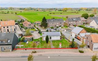 Are you looking for a building plot/house to renovate in the center of Nieuwerken? Then definitely discover this property with a lot of...