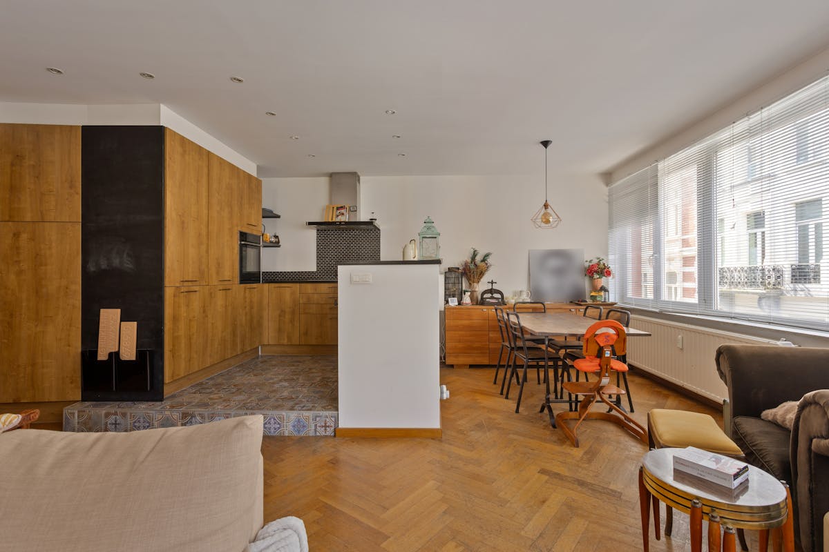 Renovated 3-bedroom apartment with terrace Ixelles - photo 3