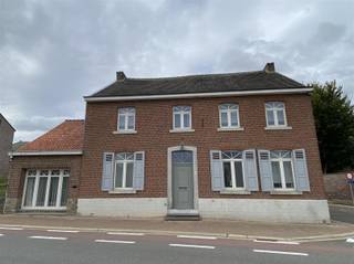 Ruime Woning met Veel Potentieel in het Centrum van Buvingen Gelegen in het gezellige dorp Buvingen, biedt deze woning de perfecte combinatie van...