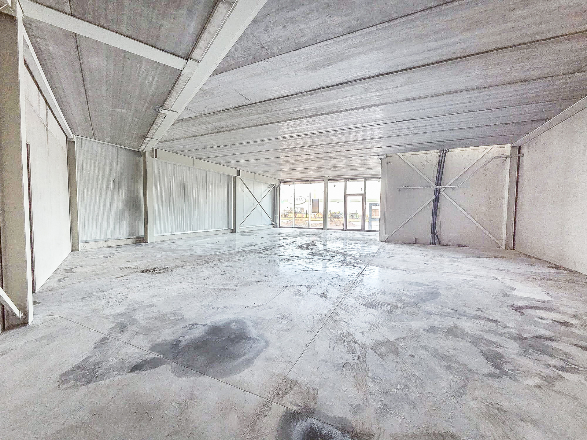 Gelijkvloerse handelszaak met grote etalage - foto 3