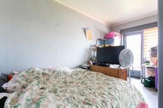 Bent u op zoek naar een te renoveren appartement met twee slaapkamers en twee terrassen? Dan stellen wij graag dit appartement op de tweede...