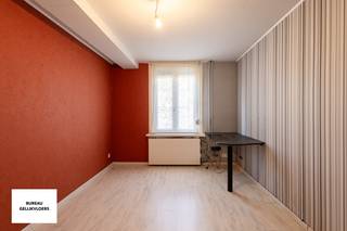 Deze instapklare eengezinswoning is gunstig gelegen op een centrale & rustige locatie in een residentiële omgeving vlakbij het centrum...