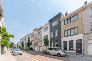 Dit ruim kantoorgebouw is gelegen in een rustige straat aan het Groen Kwartier, op een boogscheut van Berchem Station. Het gebouw bestaat uit een...