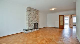 Op de 3e verdieping van een kleinschalig gebouw van 8 appartementen, wordt dit appartement te koop aangeboden.We genieten van een zeer centrale...