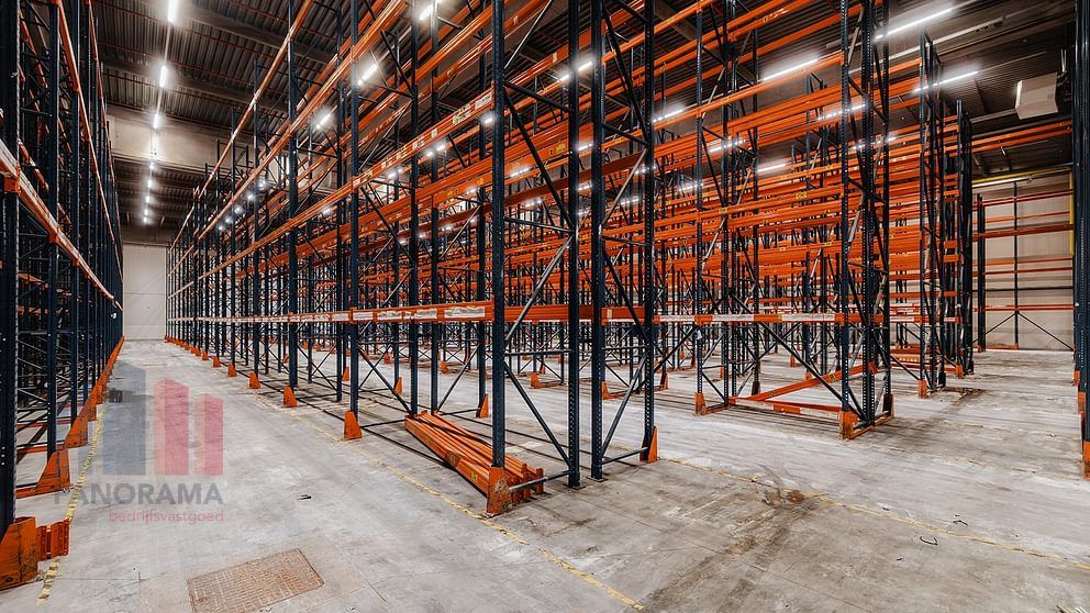 11.256  m² opslagruimte en 724 m² kantoorruimte nabij  A12 te Willebroek - foto 4