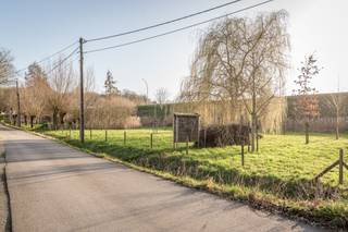 Investeringsvastgoed of starterswoning gelegen te Waregem. Op heden verhuurd voor 700€/maand. Alle info ter verkijgen op het nummer 0492 10 55 16 of...