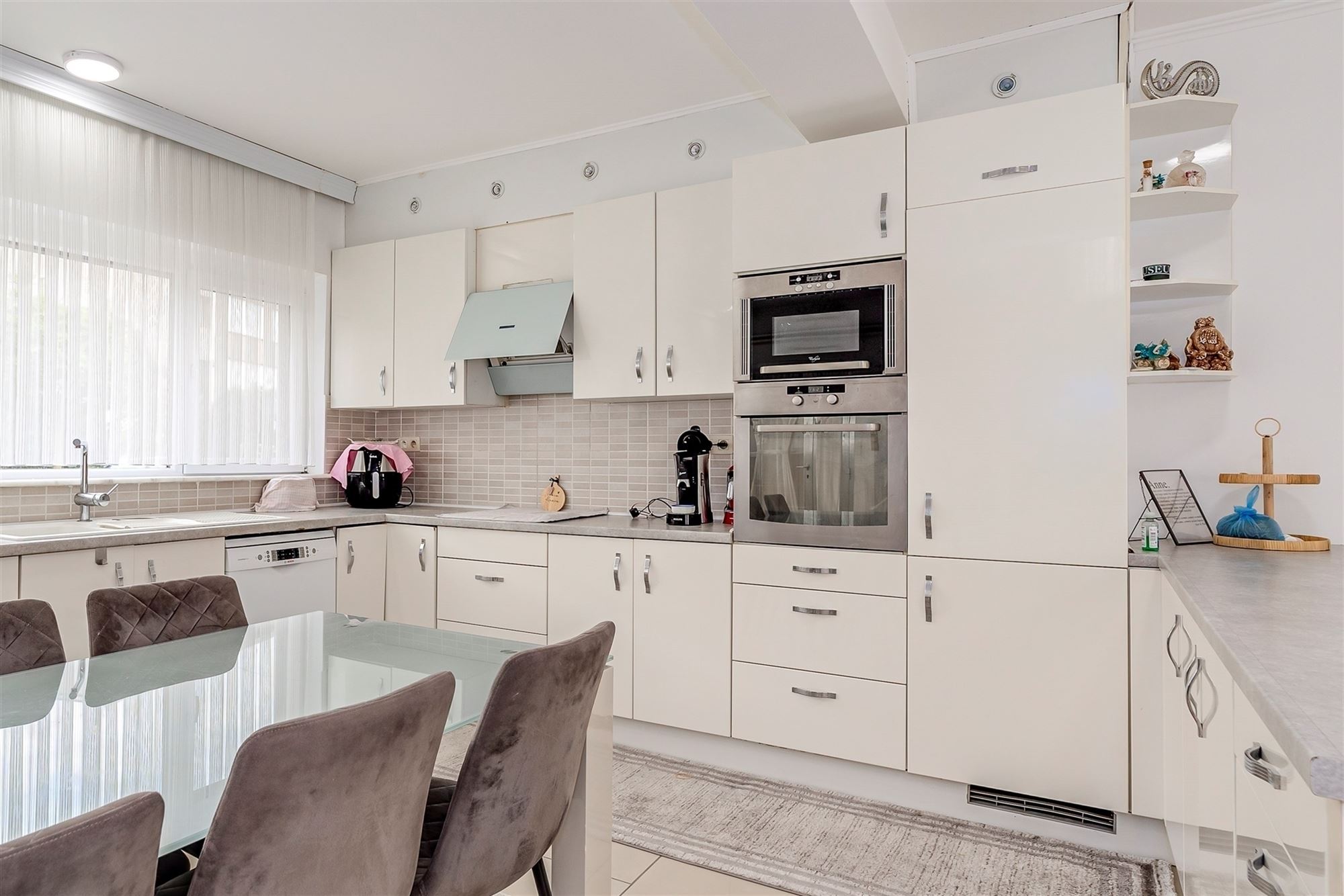 Huis te Hoboken met 4 slpk en 2 garages - foto 4