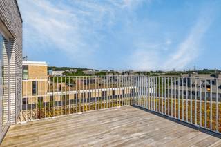 Avec 3 Chambres Spacieuses et Deux Salles de Bain Modernes. Cet appartement offre tout le confort nécessaire pour une vie détendue et agréable...