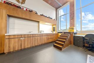 TOPPER! WELL LOCATED, BRIGHT, CHARMING LOFT in KORTRIJK, near schools, shops, and public transport! Located on the 2nd floor of the former...