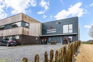 Hoogwaardig afgewerkte handelsruimte van in totaal 503m2 gelegen in de prachtige Voerstreek. Door de gunstige ligging ten opzichte van de...