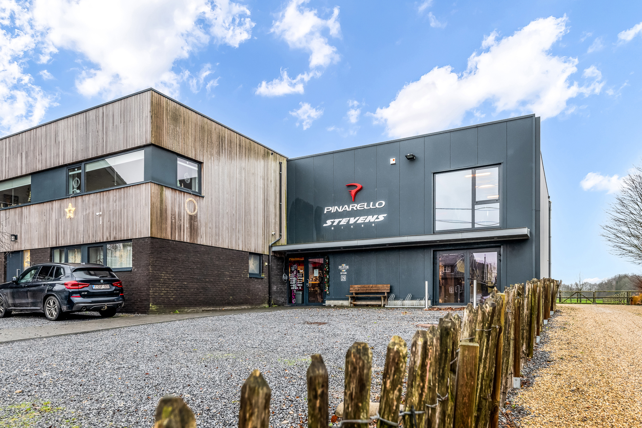 Commercieel pand + 9 parkings op 6a13ca te Voeren - foto 1