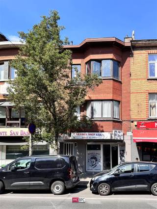 lying in a vibrant neighborhood with excellent accessibility, this yield property offers a unique opportunity for investors. The building consists...