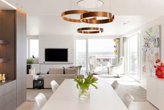 In Residentie “K-Tower”, op een absolute topligging aan de Diksmuidekaai, bevindt zich dit uitzonderlijk luxe appartement op een van de...