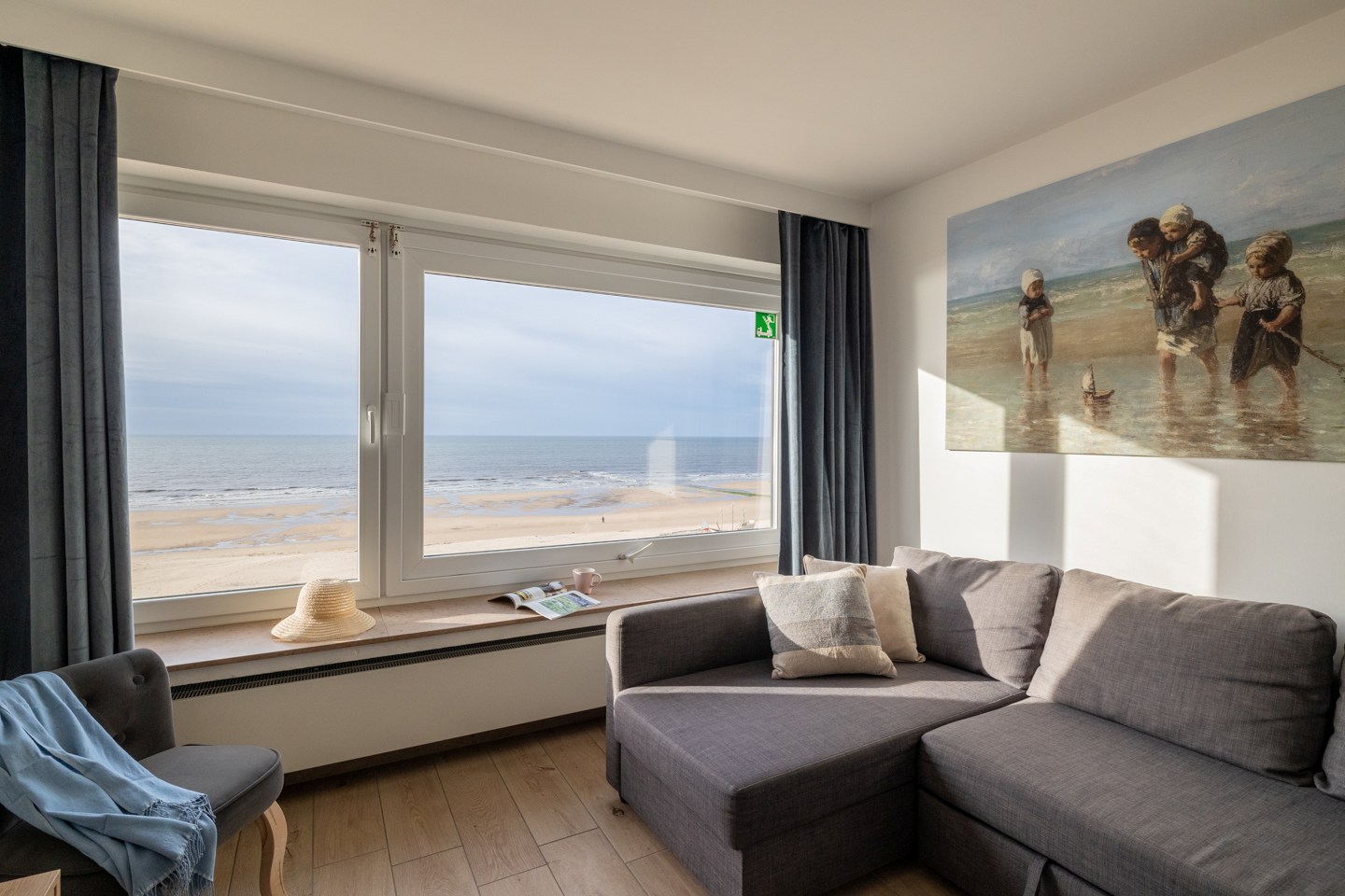 Prachtig frontaal zeezicht – volledig gerenoveerde studio op de zeedijk van Mariakerke - foto 4