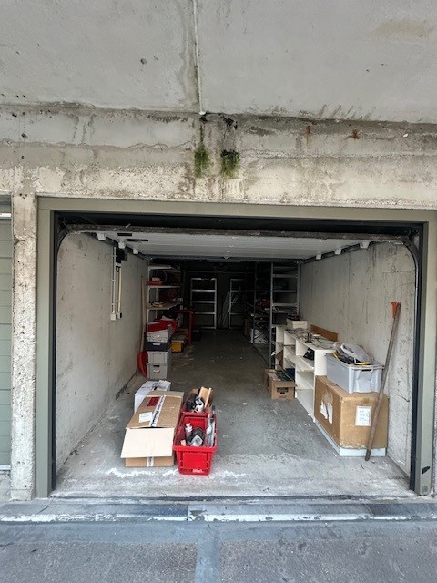 Zeer ruime garagebox gelegen op de Leopoldlaan op het gelijkvloers. - foto 2