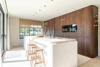 Exclusief te koop: Stijlvol gerenoveerde villa op toplocatie in Duinbergen, op wandelafstand van zee.Prachtige afwerking met stijlvolle en luxueuze...