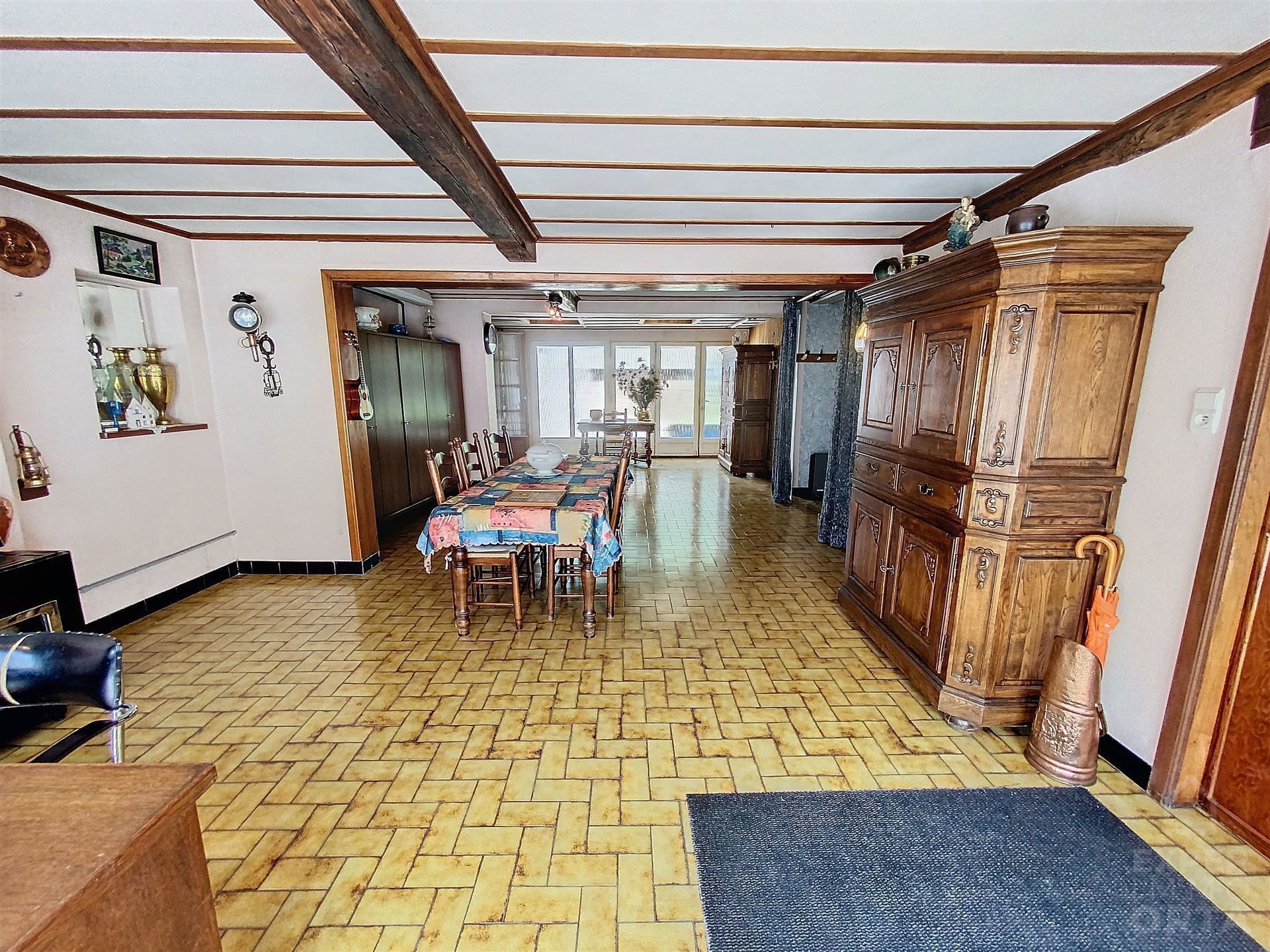 Te renoveren woning met dubbele garage en tuin.  - foto 4