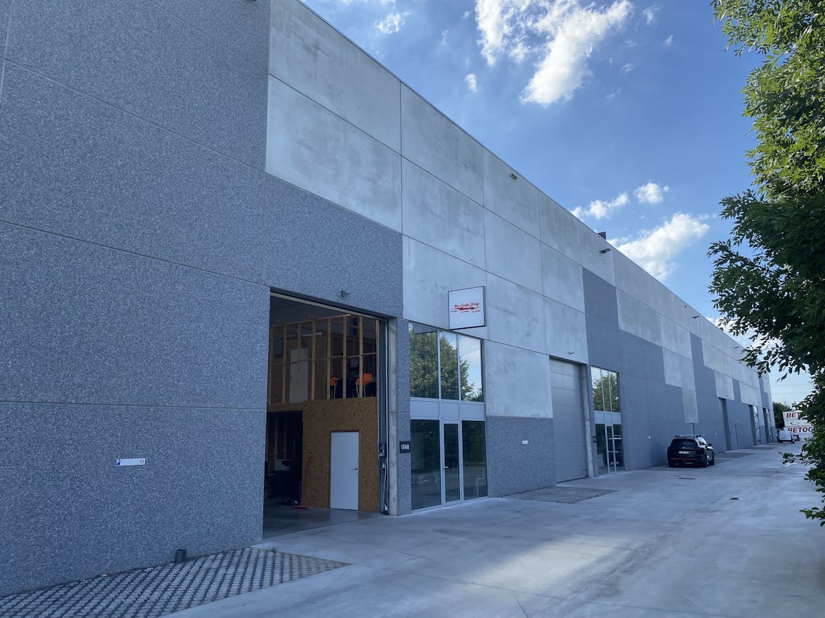 Cabanon d'environ 952 m² avec bureau - photo 1