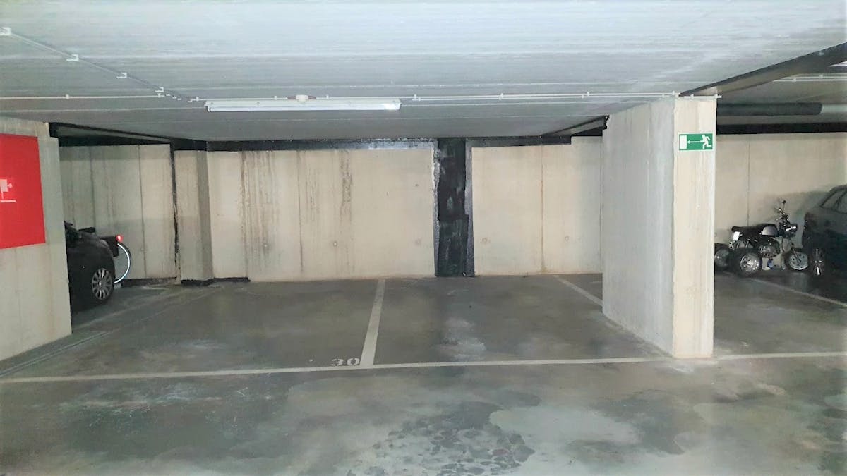 Spacious underground parking space for rent in Hasselt - photo 3
