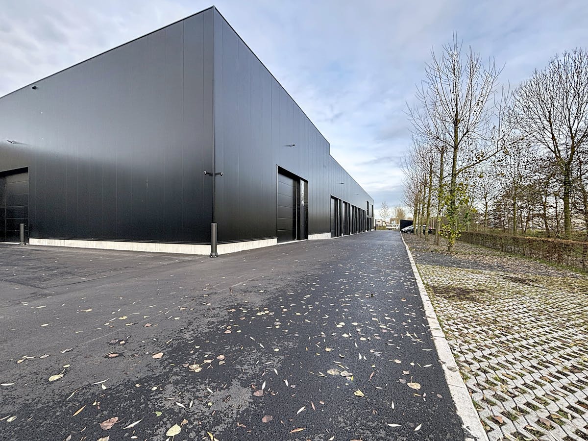 Nieuwbouwmagazijn van ca. 72 m² met kantoor in Wevelgem - foto 3