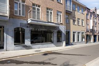Ruim handelsgelijkvloers met 2 ingangen en grote voorgevel.Dit handelsgelijkvloers bevindt zich op de Diesterstraat in het centrum van Sint-Truiden...
