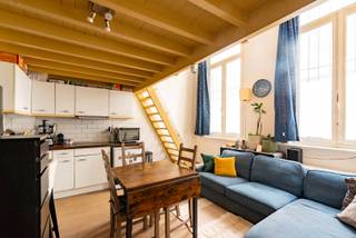 Super tof gelijkvloers duplex appartementje met hoge plafonds, op centrale, doch rustige ligging te Antwerpen centrum.Bezoeken aanvragen via:...
