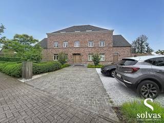 In het charmante en landelijke Oostwinkel, waar rust en groen centraal staan, bevindt zich dit uitzonderlijk goed onderhouden en volledig...