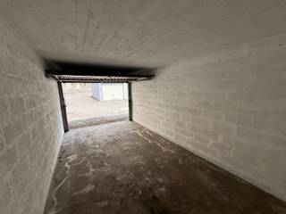 Immo Pické vous propose ce garage fermé situé sur l'Avenue du Domaine à Forest. L'entrée de ce garage idéalement situé est sécurisée par une...