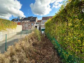 VEELZIJDIGE commerciële eigendom is ideaal gelegen in een DRUKBEZOCHTE ZIJSTRAAT VAN DE MARKT in het BRUISENDE CENTRUM VAN ZOTTEGEM. Het...