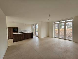 Luxueuze nieuwbouwwoning met 3 slaapkamers en tuin.Deze pastoriewoning geniet van een uitstekende ligging nabij het centrum van Maaseik.U komt binnen...