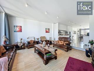 Maison moderne avec 4 grandes chambres, jardin et espace (commercial) au rez-de-chaussée, située à Vossem, à proximité de St. Paul's Primary School...