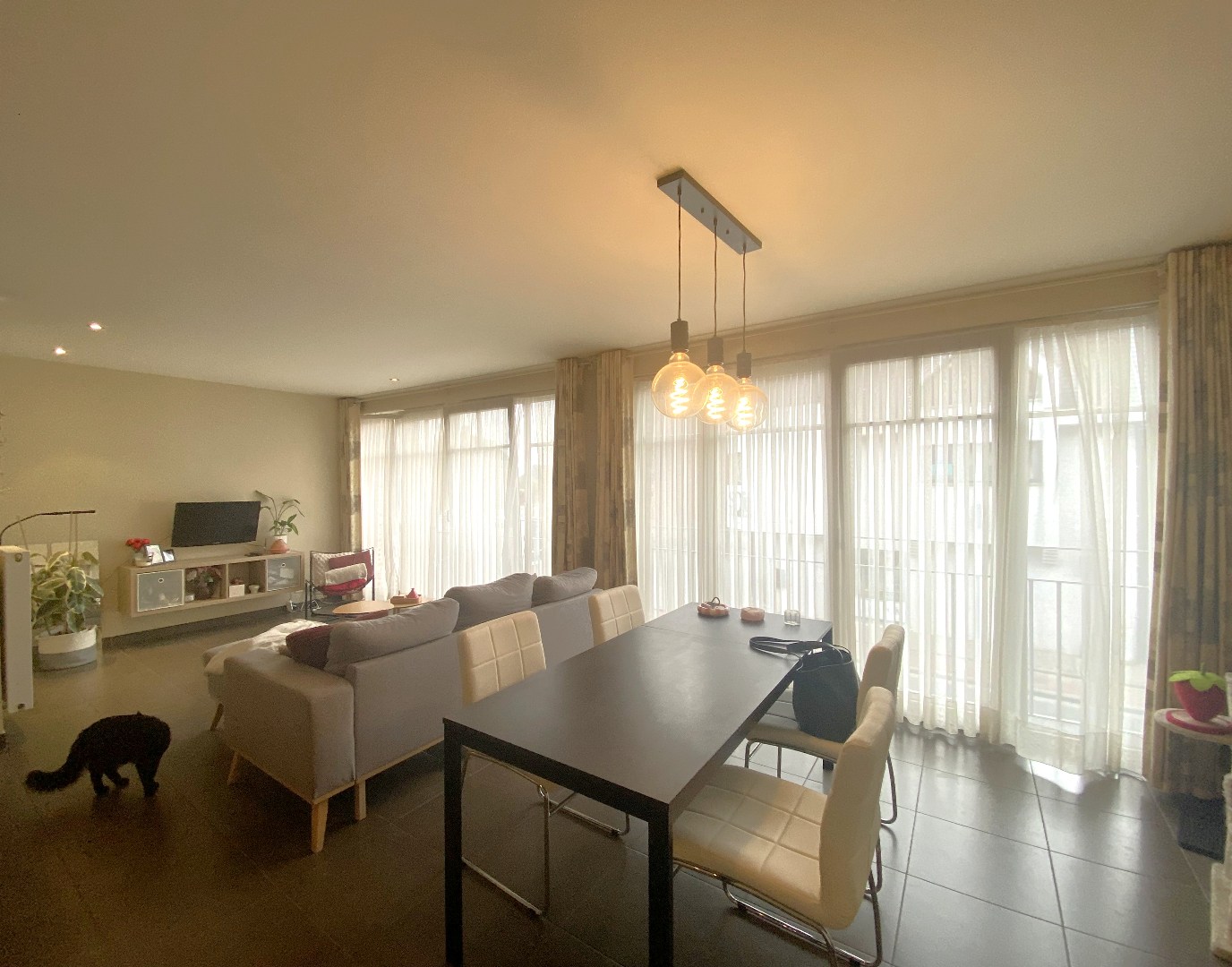 Centraal gelegen appartement met één slaapkamer, groot terras en ruime garage! - foto 4