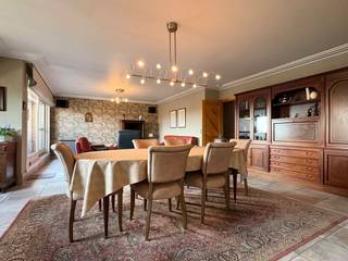 Appartement te koop op de 3de verdieping in Harelbeke.De garagebox met vernieuwde automatische poort dient verplicht mee aangekocht te worden voor...