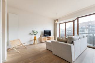 <strong>Knokke-Heist: Instapklaar appartement te koop met 1 slaapkamer op toplocatie in Heist!</strong><br /><br />Ontdek dit volledig gerenoveerde 1-slaapkamerappartement in het hartje van Heist, op slechts enkele stappen van de zeedijk, het strand en gezellige restaurants. Het appartement bevindt zich in de residentie 'Stella Maris', een goed onderhouden gebouw met een makkelijk toegankelijke fietsenberging. Dankzij de doordachte indeling en recente renovatie geniet je hier van een moderne afwerking en een aangename woonervaring.<br /><br /><strong>Indeling: </strong><br />Inkomhal, lichtrijke en comfortabele leefruimte met toegang tot het terras, open keuken voorzien van alle toestellen, apart toilet, volwaardige slaapkamer met ensuite badkamer die voorzien is van een inloopdouche.<br /><br /><strong>Troeven: </strong>
<ul><li>Gerenoveerd en instapklaar. </li><li>Topligging op wandelafstand van de zee, winkels en horeca. </li><li>Toegankelijke fietsenberging en privatieve kelderberging. </li><li>Perfect als vaste woonst, tweede verblijf of investering aan zee.</li></ul>
Meer informatie? Contacteer Ayita op 0496 13 43 12.