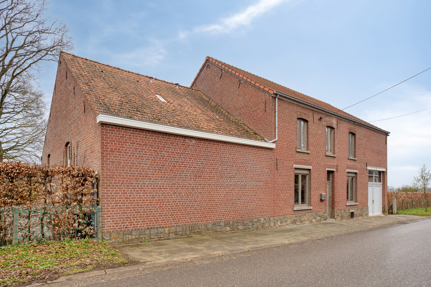 Hoeve met uniek zicht, bijgebouw en garage - foto 2