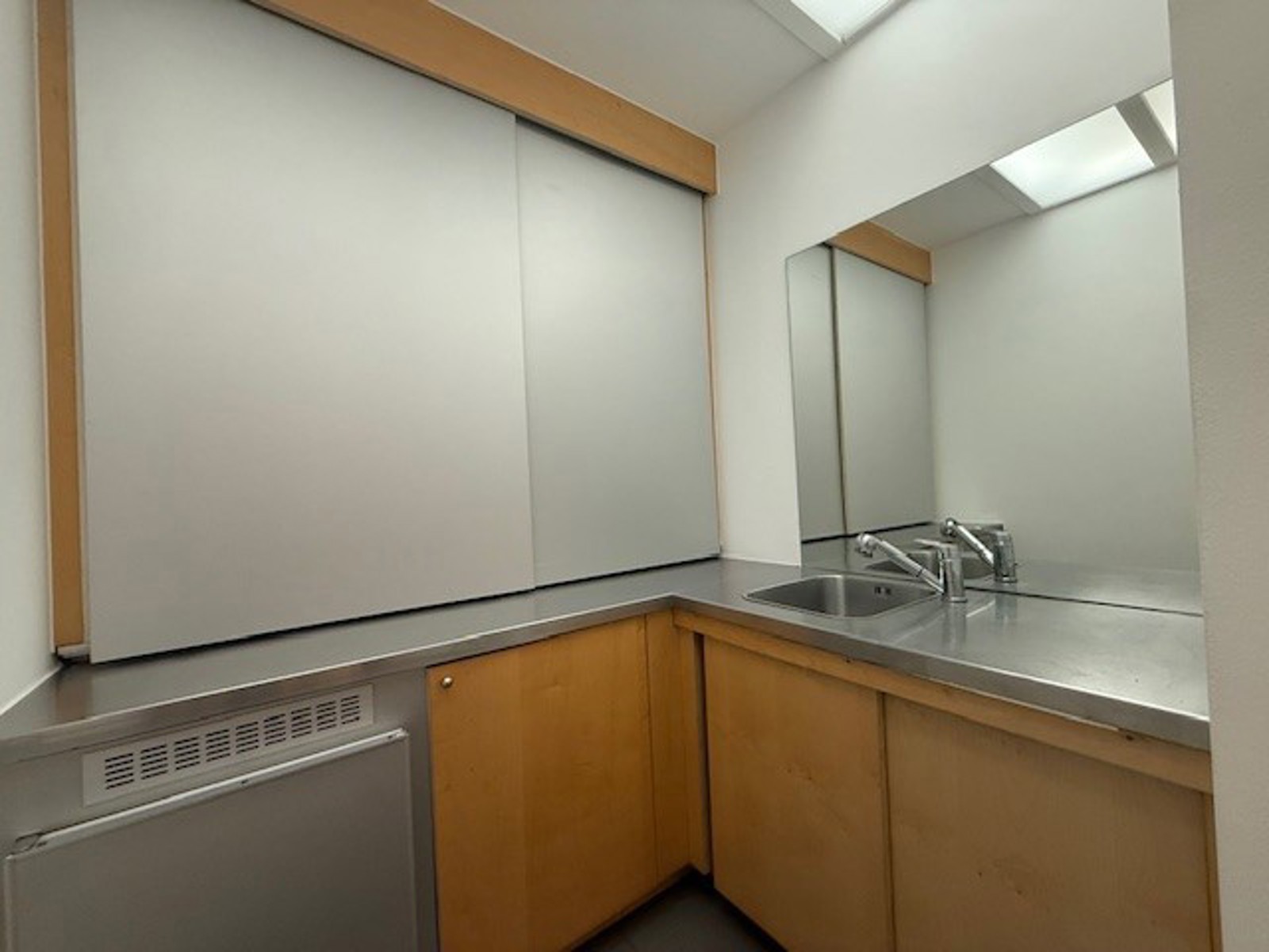 Commercial à louer à Anvers - photo 5