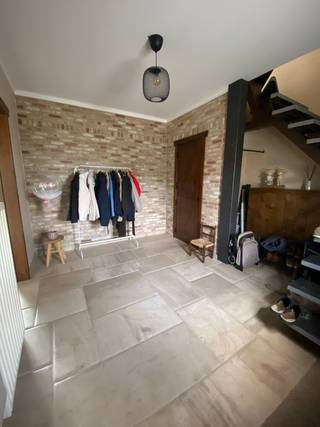 🏡 Woning te koop te Beerst 🏡• Inkom met gastentoilet• Open leefruimte• 3 slaapkamers• 2 badkamers• Aparte wasruimte• Ruime garage met zolder•...