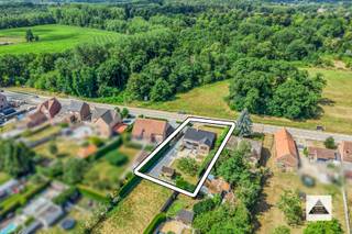 Instapklare woning met 3 slaapkamers, volledig kelderverdiep met garage. Zolder.BELANGRIJK : de woning wordt overgedragen met een EPC label D, zonder...
