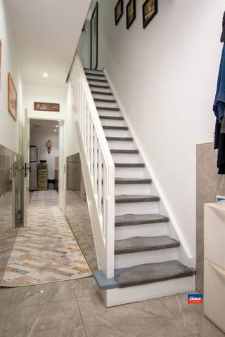 2170 MERKSEM | MAISON AVEC QUATRE CHAMBRES À COUCHER ET UN GRAND JARDIN | EPC C |Plan : rez-de-chaussée : hall d'entrée - salon - cuisine équipée -...