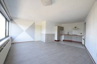 Gelegen op de eerste verdieping vinden we dit leuk appartement, bestaande uit:Living met open keuken, berging.Eén slaapkamer.Badkamer met ligbad en...