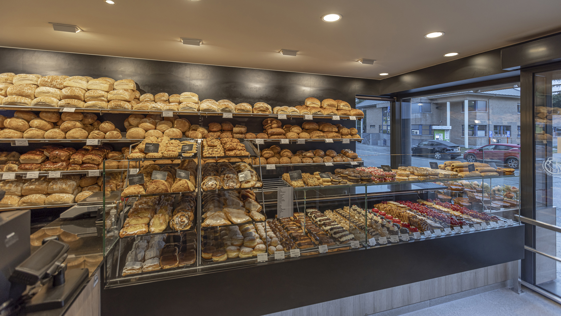 INSTAPKLARE WARME BAKKERSZAAK MET RUIME WONING ÉN ZWEMBAD IN HET HART VAN DILBEEK - foto 5