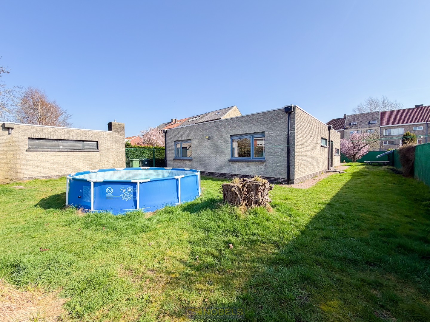 Te koop, Ruime bungalow met 3 slaapkamers op gegeerde ligging te Mariakerke! - foto 4